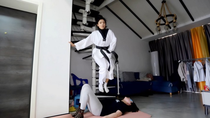 【惑心】跆拳道美女臭脚要狗命