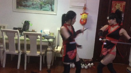 美女忍者被害 两个女忍者反复被偷袭刺杀