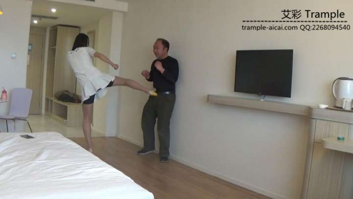 被老婆痛揍