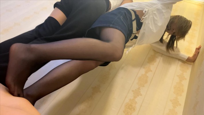 【W.K.T】—双S暴踩脚下贱狗 YC-221122