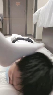 【柠檬大大】皮鞋原味白丝踩奶狗 bf17632