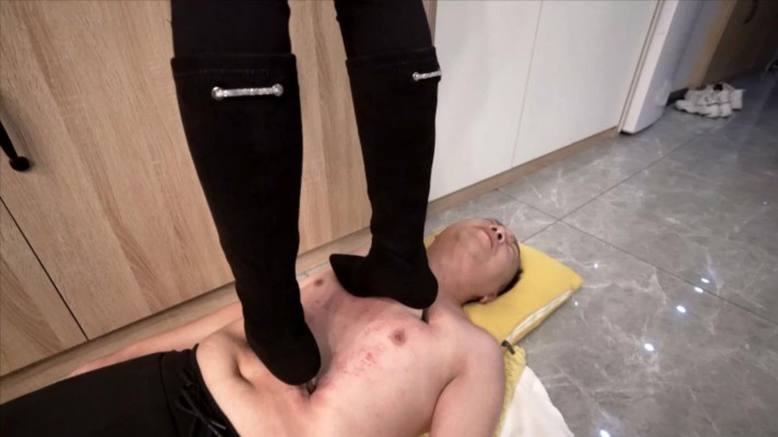 【W.K.T】—高跟踩踏后鞭打是种什么体验 YC-221116-4