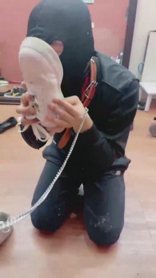 【小祖宗】强迫狗奴舔各种脏鞋 bf20071