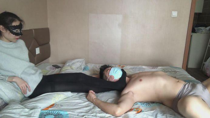 新式黑丝美腿美脚虐颈