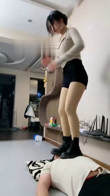 【麋鹿银儿】双S站在狗身上健身 bf21782_HD绳艺资源