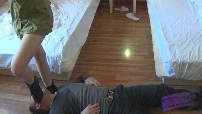 性感长腿女特工男间谍—最后用脚扭断脖子