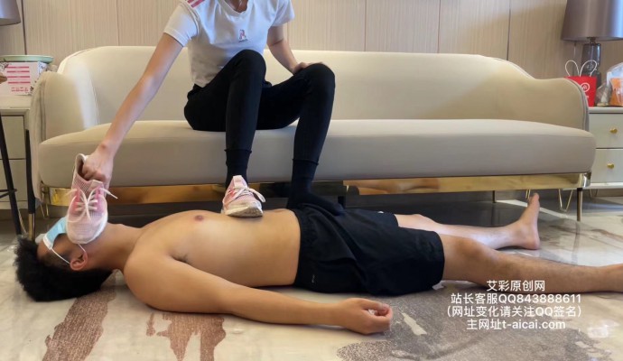 【喵聘】闷了一周的黑袜和一年未刷的阿迪 YC-211019