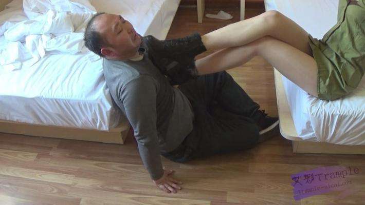 性感长腿女特工男间谍—最后用脚扭断脖子