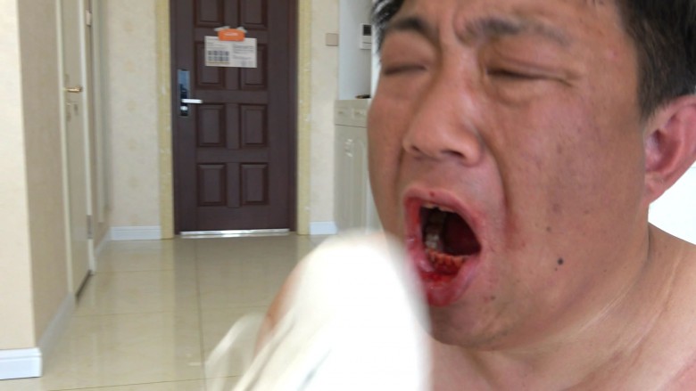 超脏小白鞋，白棉袜羞辱猪头