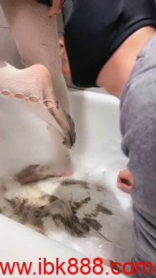 套路直播【小劳拉】白丝脚喂食 呕吐物 口水圣水 bf23380_HD绳艺资源