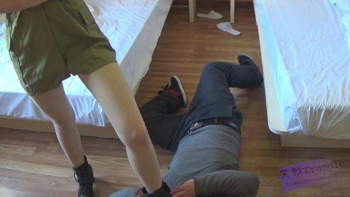 性感长腿女特工男间谍—最后用脚扭断脖子