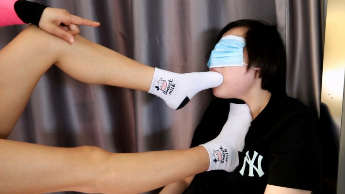 【惑心】刚运动完的臭袜深喉