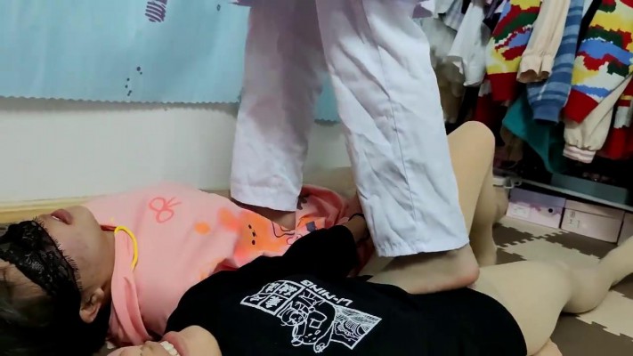 【00后蕬小乃】下班休闲踩踩女M YC-220518