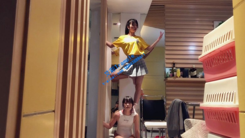最强女m:全新风格女女踩踏人肉舞毯!