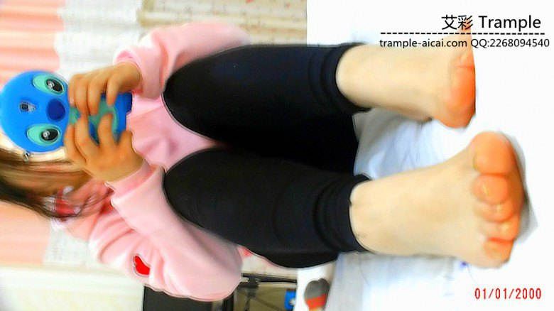 学生一族手机党妹妹脚虐_HD绳艺资源