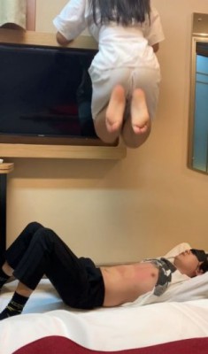 高空跳踩骨裂-120斤跆拳道女孩高空跳踩，被跆拳道学生妹踩断肋骨 YC-220501-8