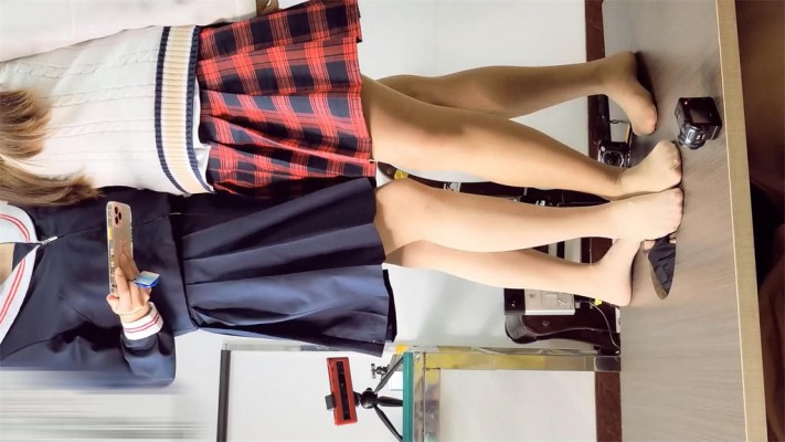 【婧児小主】婧児小意双S全语言踩踏肉丝高跟短靴下踩地板脸羞辱踩死！YC-220322-3