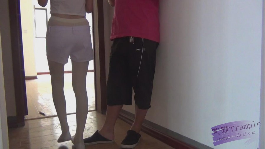 lulu女s剧情：白球鞋之踩脚引发的暴打 全城语言不断 露脸_HD绳艺资源