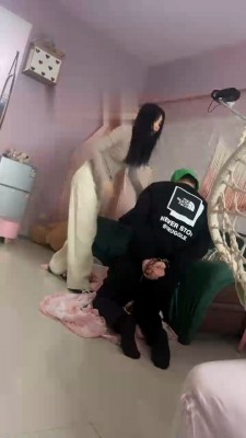 【田甜圈】体校女神踢打踹绿毛狗 bf21720