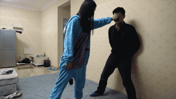 洛芸睡衣无作假踢裆