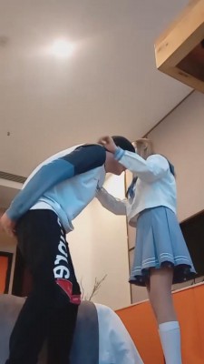 【重庆柠檬s】小白鞋过膝袜揍18岁学生狗 bf10144