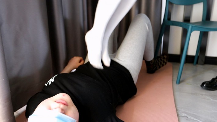 【惑心】JK踩踏跺肚子