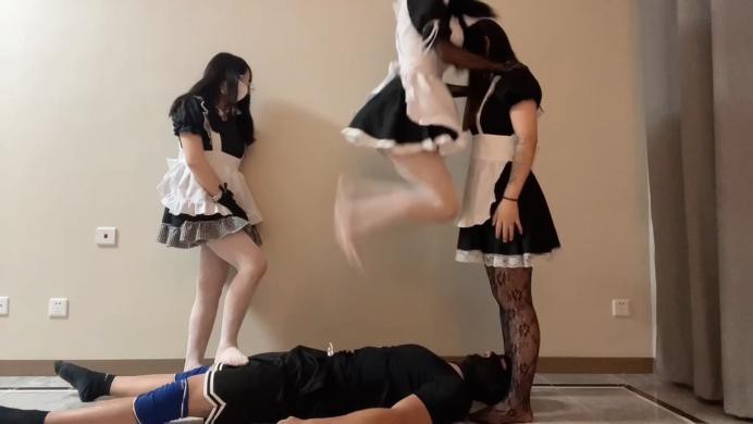 【珂玥】三女仆小姐姐调戏玩弄女仆小姐姐丝袜美脚跳踩踢打闻脚群虐臭狗奴YC-220719-4