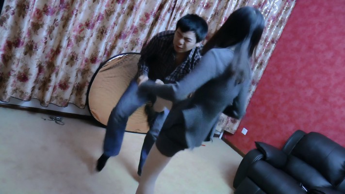 【松岛女神】超狠踢裆 脚脚到肉挨个踢废