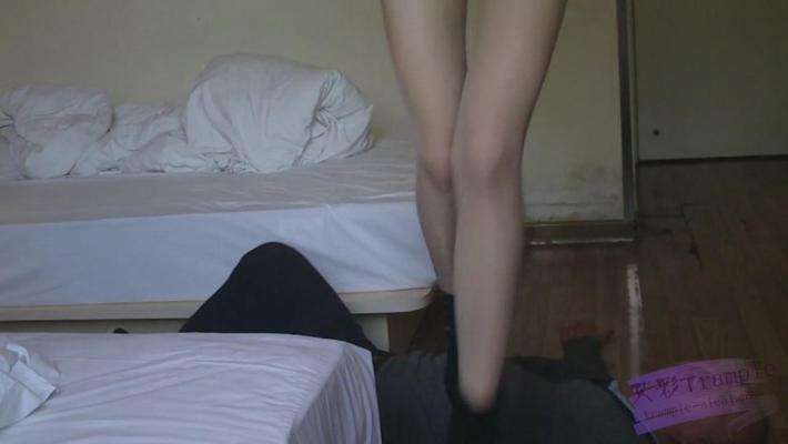 性感长腿女特工男间谍—最后用脚扭断脖子