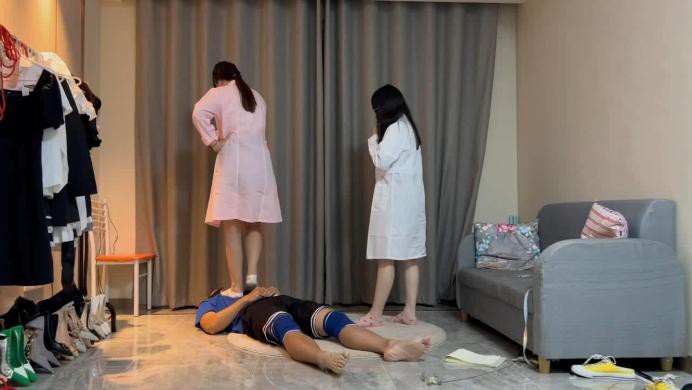 【珂玥】调戏护士反被揍 咸猪手色狼调戏护士小姐姐反被调教成舔脚狗 YC-220804-3