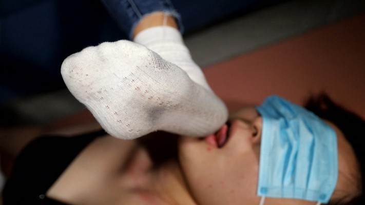 【惑心】极品臭袜子残忍折磨女奴