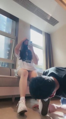 【强抚】学生S帆布鞋原味棉袜羞辱男友 bf10185
