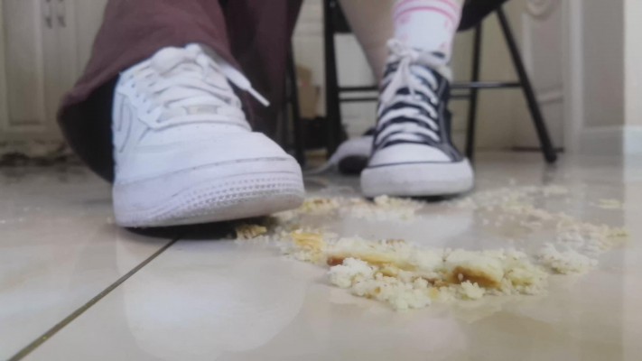 双模特POV羞辱 YC-220402-4