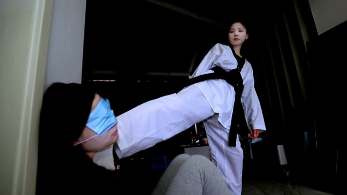 【惑心】跆拳道原味白袜虐女奴