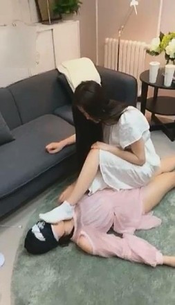【vivi女女】诱拐可爱的邻家小妹