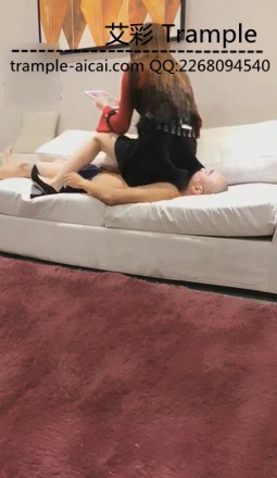 VIVI调教光头奴