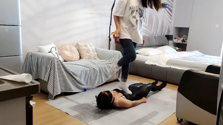 【00后蕬小乃】紧身牛仔裤暴虐女M YC-220825-2