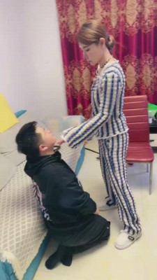 【梦蝶女王】双S把自己的男友当狗虐 bf12126