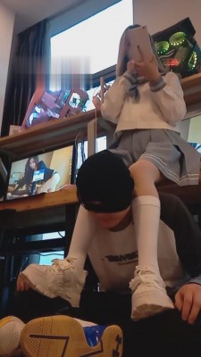 【重庆柠檬s】小白鞋过膝袜揍18岁学生狗 bf10144