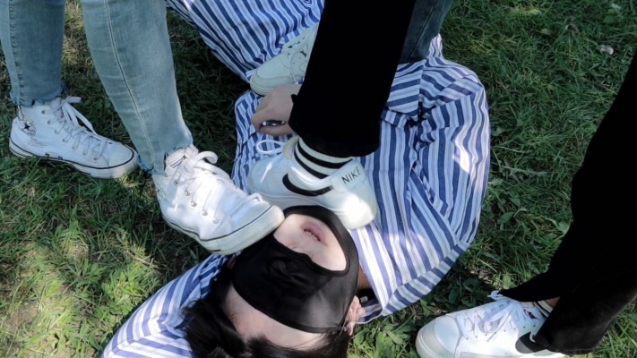 【超级女M】三女神苞米地处刑女奴