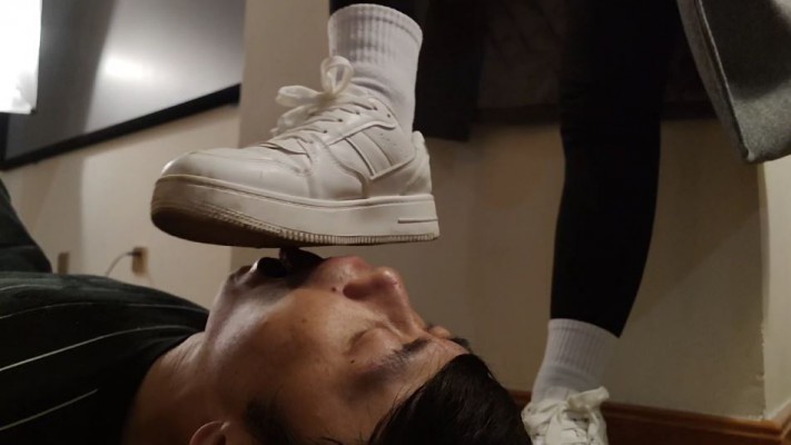 梦晨女王脏鞋底调教 YC-221115