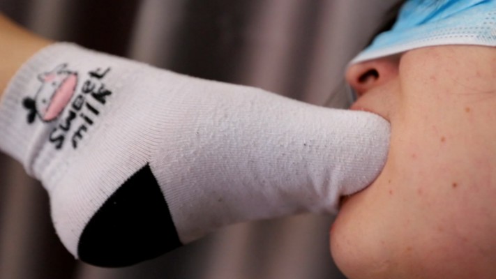 【惑心】刚运动完的臭袜深喉