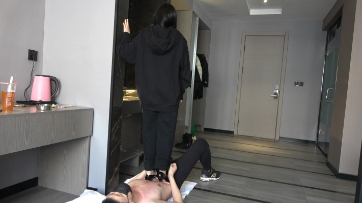 【彼岸花】双高跟狠踩贱狗 YC-230425-11