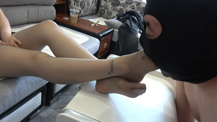 【彼岸花】灰丝脚深喉，舔食原味灰丝脚 YC-220728-2