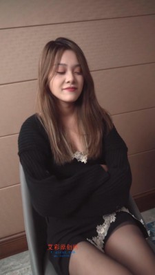 稀有美女踢裆 YC-230406-4