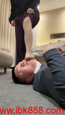 【婂婂】御姐脚喂食牛奶/脚耳光 bf23457