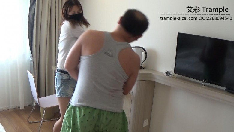 美女老师踩死流氓学生2