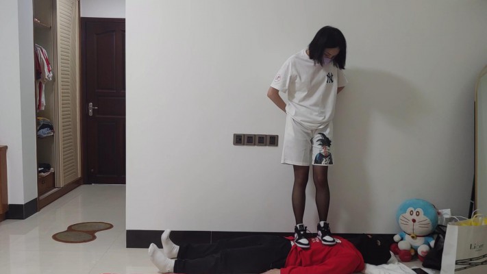 168cm中山少女姿默黑丝AJ全体重踩踏,坐脸,羞辱清理鞋子 YC-220219-6