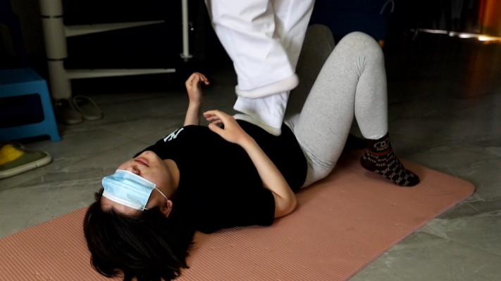 【惑心】跆拳道美女臭脚要狗命