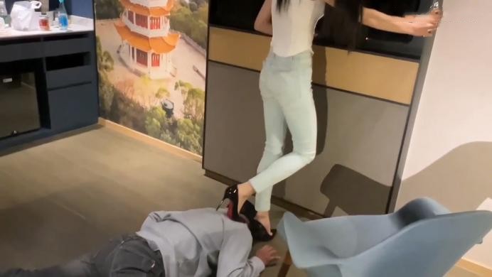 【苏曼】（全新）女警刑具夹手指审问小偷 YC-221126-3